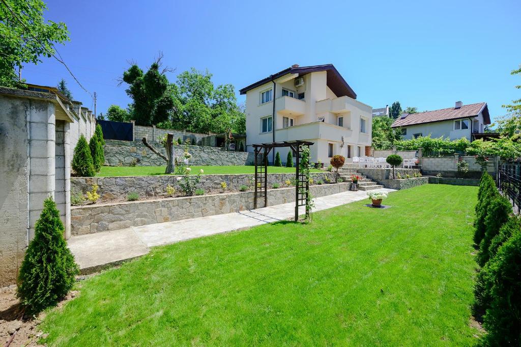 Къща Villa Baywatch - Галата - Варна