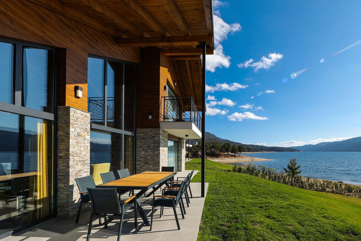 Комплекс Лавалие - Lavalliere Hotel and Villas - Сърница - яз. Доспат