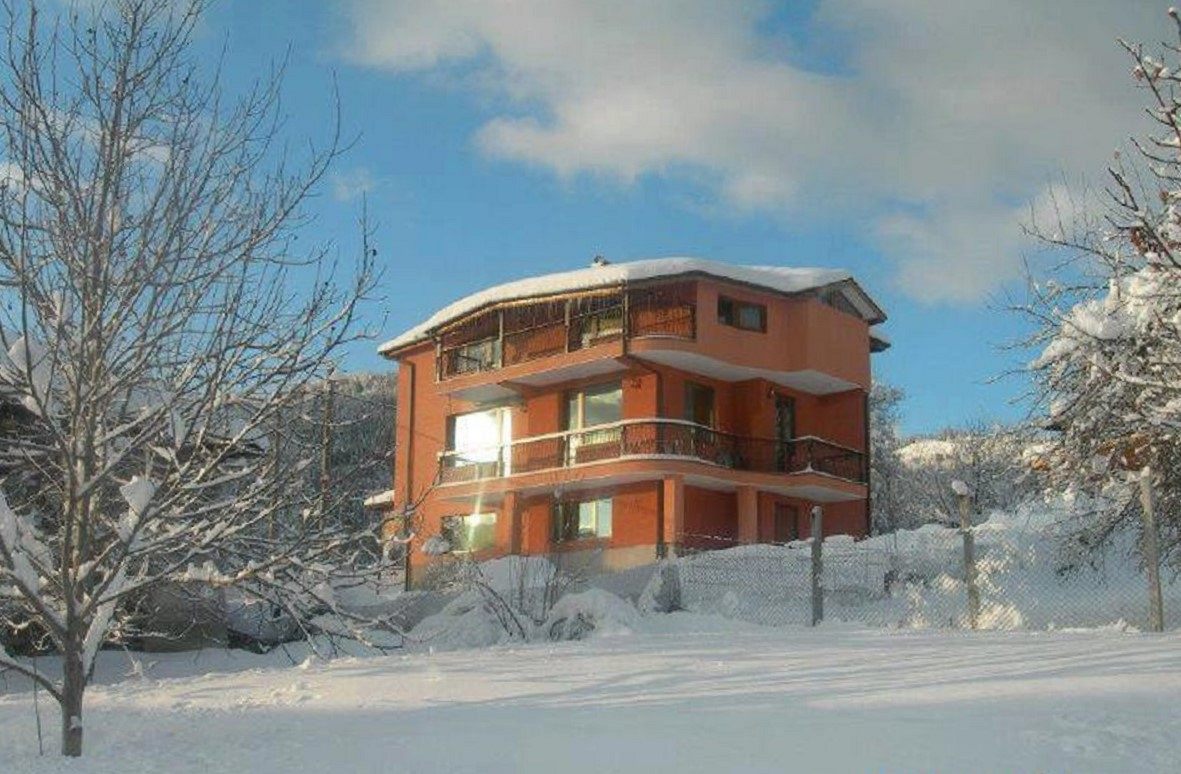 Къща за гости Карина - село Орехово - Чепеларе