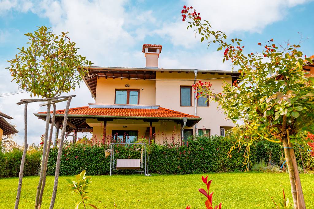 Къщи за гости Sunnyvillas - Вила Лотос - село Гумощник - Троян