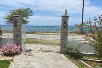 Sunrise BeachFront Villa - Неа Каликратия - Халкидики - Гърция thumbnail 13